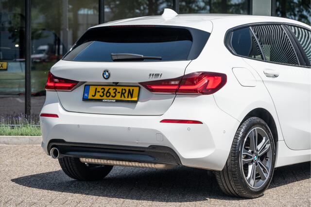 BMW 1-SERIE 118i Executive Edition | Sport Line | Navi | Apple CarPlay | Camera | Park Assist | 17"