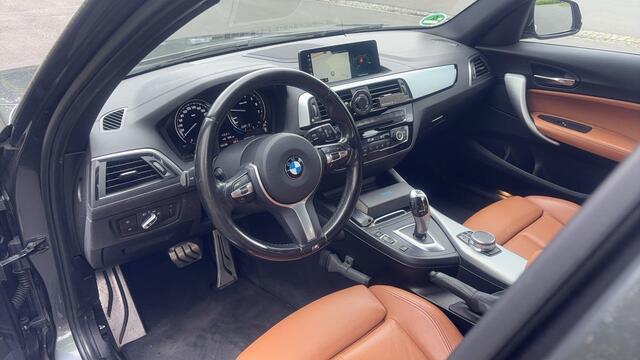 BMW 1-SERIE 118i Corporate Lease High Executive / Navigatie / Stoelverwarming / Leder