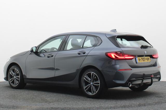 BMW 1-SERIE 118i Executive Edition Virtual Cockpit, Cruise, Apple Carplay, LED, Rijstrooksensor, Trekhaak, 17''