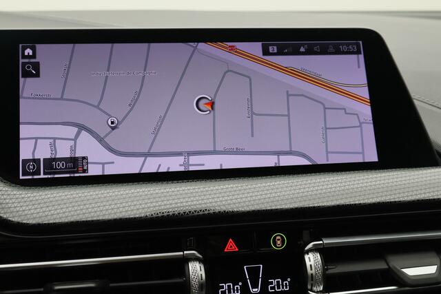 BMW 1-SERIE 118i Executive Edition Virtual Cockpit, Cruise, Apple Carplay, LED, Rijstrooksensor, Trekhaak, 17''