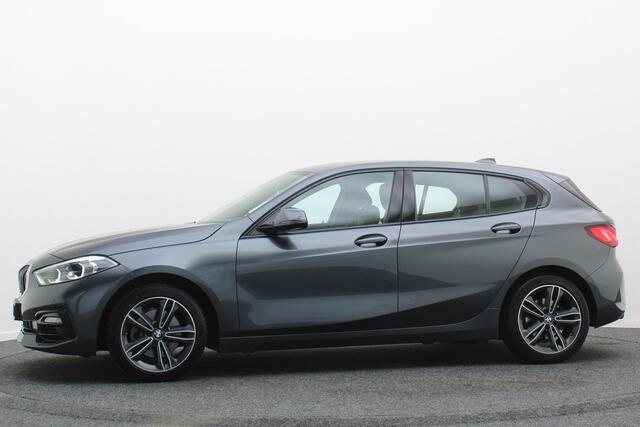 BMW 1-SERIE 118i Executive Edition Virtual Cockpit, Cruise, Apple Carplay, LED, Rijstrooksensor, Trekhaak, 17''