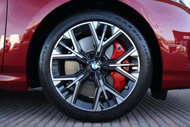 BMW 1-SERIE 120 | Sport Pakket Pro | Pano Dak | Comforttoegang | Adaptieve Led | Harman Kardon | Verwarmde Voorstoelen |