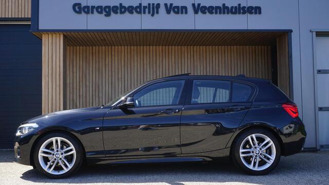 BMW 1-SERIE 118i 136PK M Sport Shadow Line 5Drs Schuif/Kanteldak 18inch LM LED Navi Stoelverwarming 98673km!
