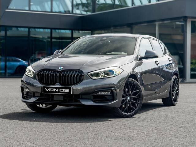 BMW 1-SERIE 118i Executive Edition | Shadow | Trekhaak | 19 Inch