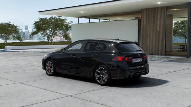 BMW 1-SERIE 120 M Sport Automaat / Sportstoelen / Adaptieve LED / Achteruitrijcamera / Comfort Access / M Adaptief onderstel / Stoelverwarming
