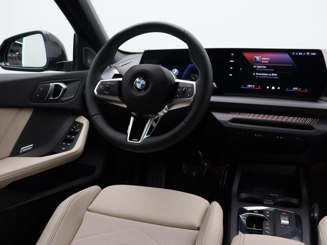 BMW 1-SERIE 120 M Sportpakket Pro | Premium Pack | Stuurwielrand verwarmd | Driving Assistant | Harman Kardon | 19''