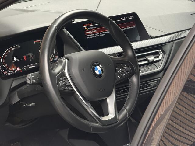 BMW 1-SERIE 118i Executive Edition Navi / Carplay / Lm Velgen / Sportstoelen