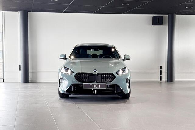 BMW 1-SERIE 120 | M Sport Pro | Glazen Panoramadak | Harman Kardon | Stoelverwarming |