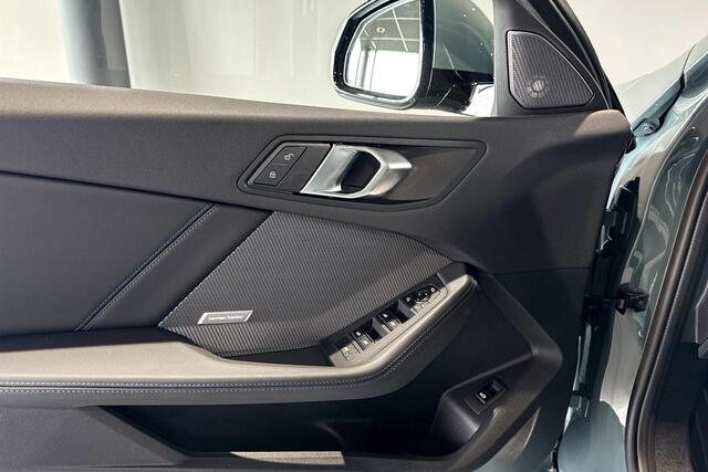 BMW 1-SERIE 120 | M Sport Pro | Glazen Panoramadak | Harman Kardon | Stoelverwarming |