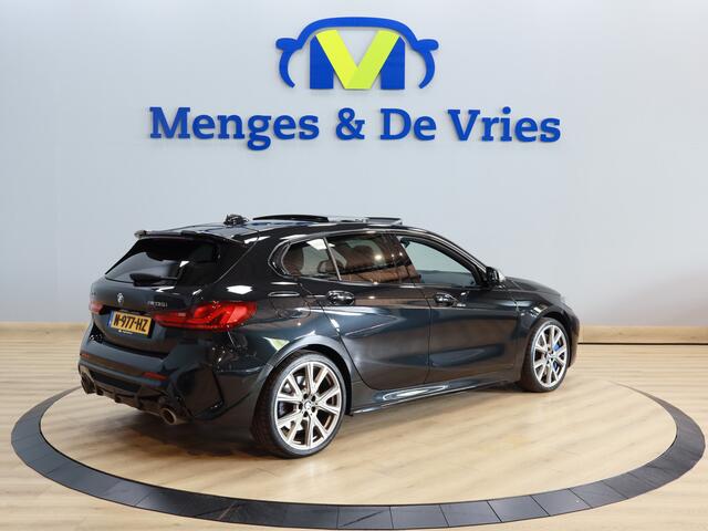 BMW 1-SERIE M135i xDrive Business Edition ORG NL Airco ECC | Panorama | Harman Kardon | Keyless | Camera | Adaptive Cruise | Stuur\Stoel Verwarming