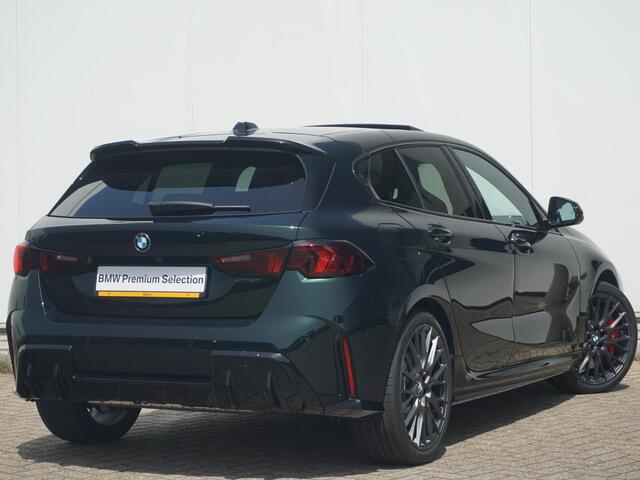 BMW 1-SERIE 120 | M Sportpakket Pro | Panoramadak | Harman-Kardon | Driving Assistant Plus | Elektrisch verstelbare stoelen