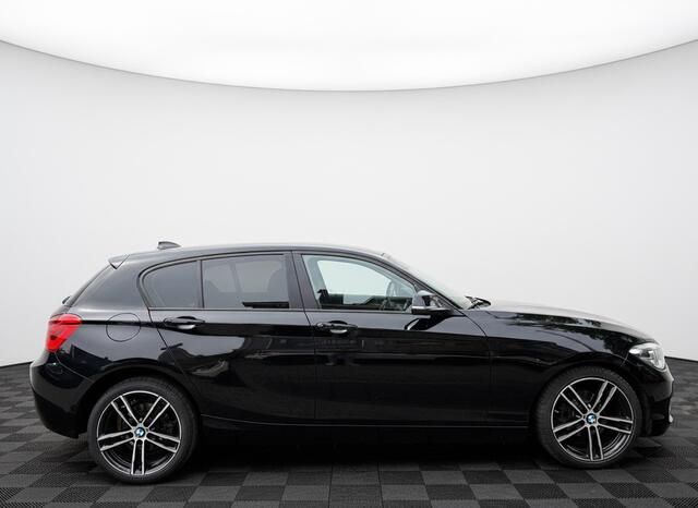 BMW 1-SERIE 118i Sport Line Aut., Clima | Navi | Pdc