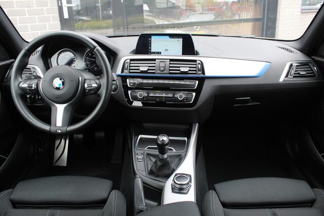 BMW 1-SERIE 118i Edition M Sport Shadow High Executive / Navigatie / LED