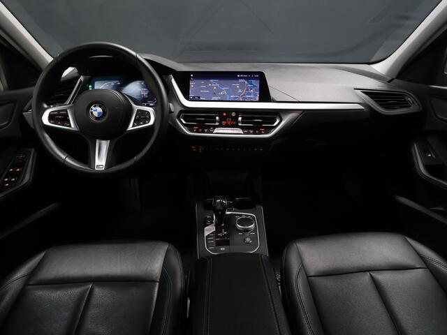 BMW 1-SERIE 118i M Sport [M STUUR, APPLE CARPLAY, STOELVERWARMING, VOL LEDER, ANDROID, DIGITAL DASH, LED, CRUISE CONTROL, CLIMATE CONTROL, NIEUWSTAAT]