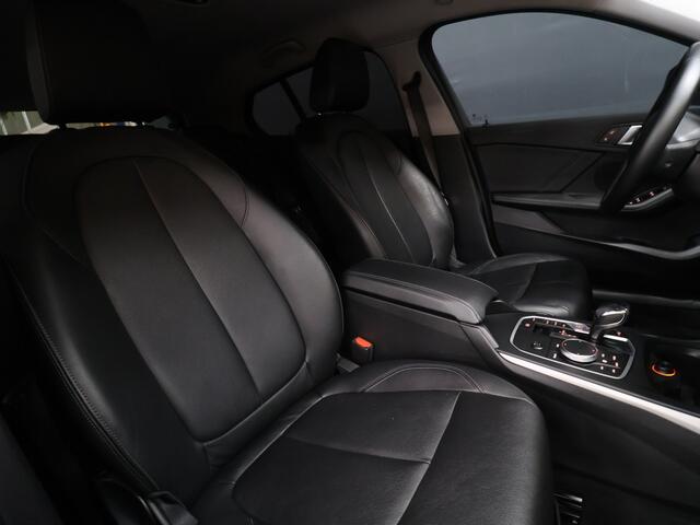BMW 1-SERIE 118i M Sport [M STUUR, APPLE CARPLAY, STOELVERWARMING, VOL LEDER, ANDROID, DIGITAL DASH, LED, CRUISE CONTROL, CLIMATE CONTROL, NIEUWSTAAT]