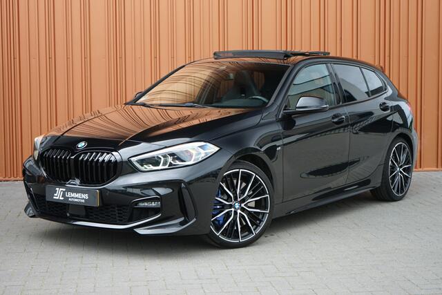 BMW 1-SERIE 118i M-Sport NL AUTO Panodak Kuipstoel Head up Camera Carplay
