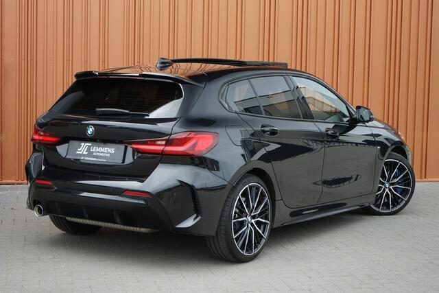 BMW 1-SERIE 118i M-Sport NL AUTO Panodak Kuipstoel Head up Camera Carplay