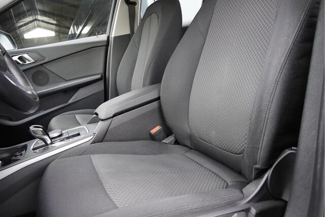 BMW 1-SERIE 118i Automaat! 5drs Business Edition BJ2022 Lmv 16" | Led V+A | Pdc | Navi | Virtual cockpit | Climate control | Cruise control | Getint glas