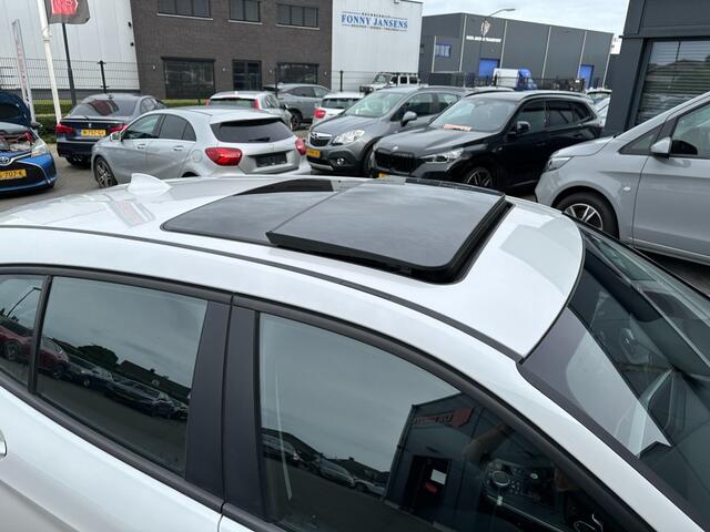 BMW 1-SERIE 118i Executive Navi. schuifdak 140PK