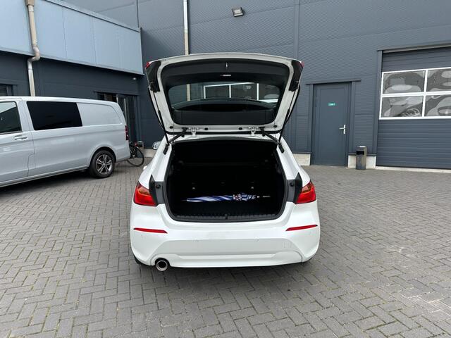 BMW 1-SERIE 118i Executive Navi. schuifdak 140PK