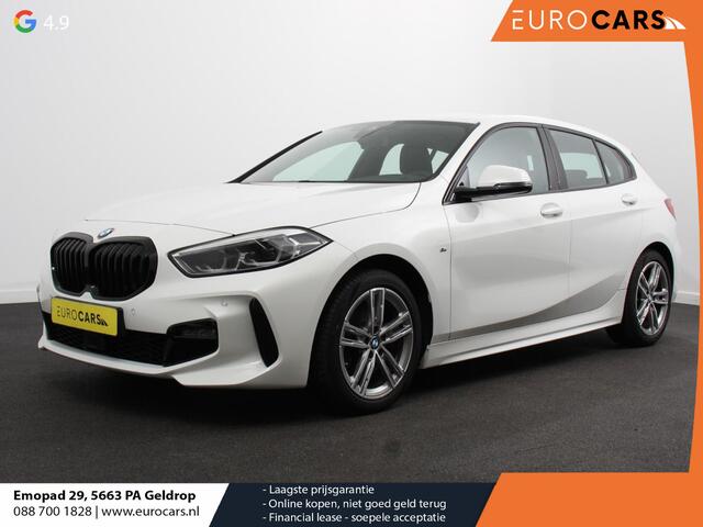 BMW 1-SERIE 118i M-Sport Automaat Digitale Cockpit Climate control Stoel verwarming LED Sfeer verlichting Lichtmetalen velgen Navigatie Apple carplay/ Android auto Parkeersensoren