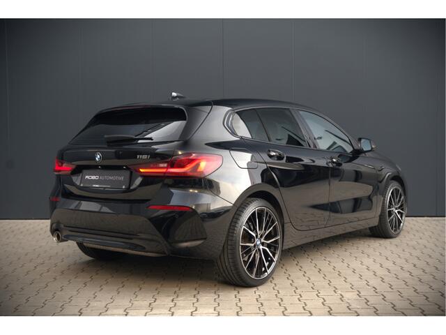 BMW 1-SERIE 118i Executive Sportline | Cruise Contol | Ambiance Verlichting | Navigatie | Keyless | Parkeersensoren | DAB | Climate Control | LED | BTW