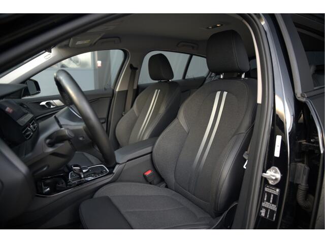 BMW 1-SERIE 118i Executive Sportline | Cruise Contol | Ambiance Verlichting | Navigatie | Keyless | Parkeersensoren | DAB | Climate Control | LED | BTW