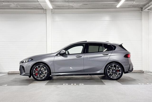 BMW 1-SERIE 120 | M-Sport Pro | Harman/Kardon | Comfort Access | Stoelverwarming | Panoramadak | Driving Assistant Plus | Huisselectie