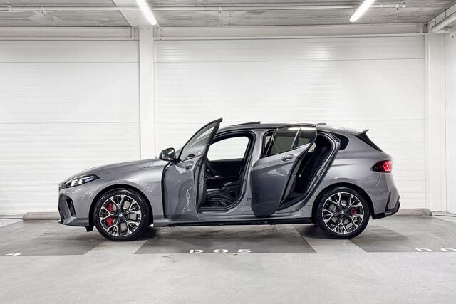 BMW 1-SERIE 120 | M-Sport Pro | Harman/Kardon | Comfort Access | Stoelverwarming | Panoramadak | Driving Assistant Plus | Huisselectie