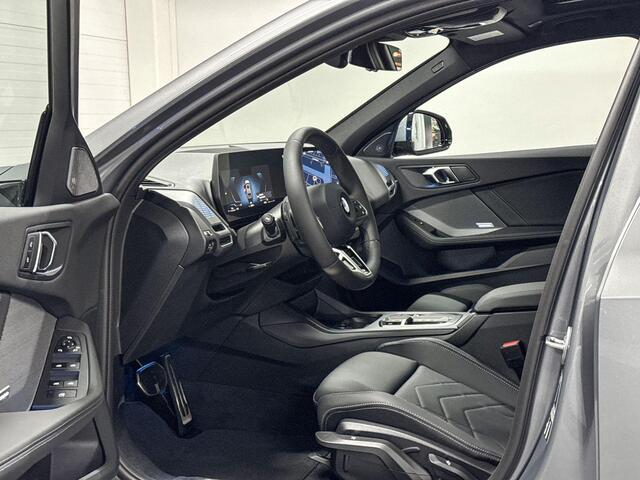 BMW 1-SERIE 120 | M-Sport Pro | Harman/Kardon | Comfort Access | Stoelverwarming | Panoramadak | Driving Assistant Plus | Huisselectie
