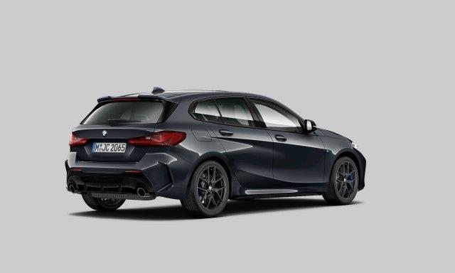 BMW 1-SERIE M135i xDrive Panoramadak | Harman Kardon | Head Up | Schaalstoelen