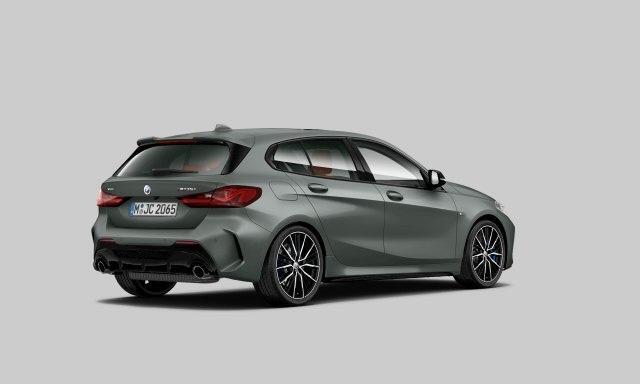 BMW 1-SERIE M135i xDrive Panoramadak | Harman Kardon | Head Up | ACC | Stuurverwarming