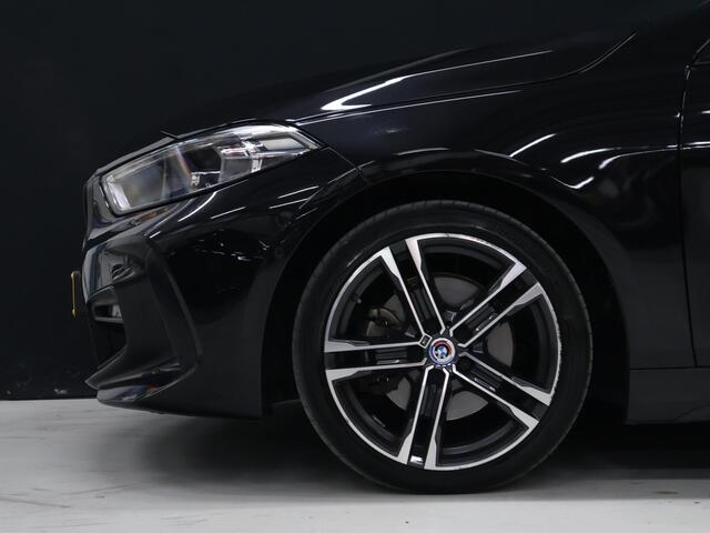 BMW 1-SERIE 118i Business Edition [M SPORT, APPLE CARPLAY, ANDROID, CAMERA, PDC V+A, CRUISE, CLIMATE, HIFI AUDIO, DIGITAL DASH, LED KOPLAMPEN, NIEUWSTAAT]
