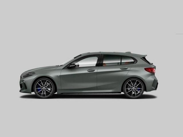 BMW 1-SERIE M135i xDrive Panoramadak | Harman Kardon | Head Up | ACC | Stuurverwarming