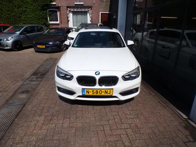 BMW 1-SERIE 118i High Executive Automaat 2 EIGENAAR,CAMERA,PDC,SCHUIFDAK !!! LET OP DONDERDAG EN VRIJDAG TROPEN TIJDEN VAN 07:00 tot 14:00 !!
