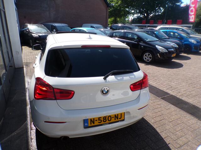 BMW 1-SERIE 118i High Executive Automaat 2 EIGENAAR,CAMERA,PDC,SCHUIFDAK !!! LET OP DONDERDAG EN VRIJDAG TROPEN TIJDEN VAN 07:00 tot 14:00 !!