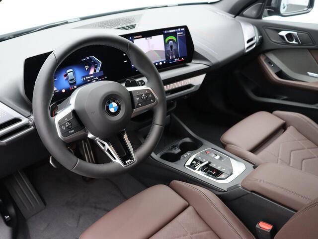 BMW 1-SERIE 120 M Sport Design Edition | M Sportpakket Pro | Premium Pack | Stuurwielrand Verwarmd | Driving Assistant | Harman Kardon | 19''