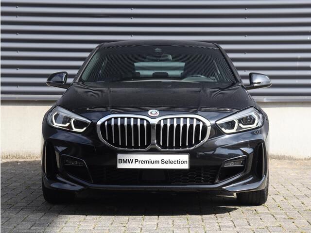 BMW 1-SERIE 5-deurs 120i | Executive | M Sportpakket | Trekhaak | Parking Pack | Hi-Fi | Apple Carplay | Sportstoelen | Climate Control | 17'' LMV