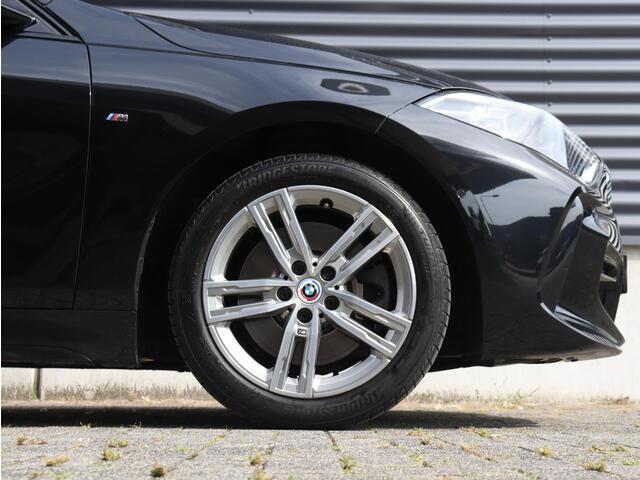 BMW 1-SERIE 5-deurs 120i | Executive | M Sportpakket | Trekhaak | Parking Pack | Hi-Fi | Apple Carplay | Sportstoelen | Climate Control | 17'' LMV