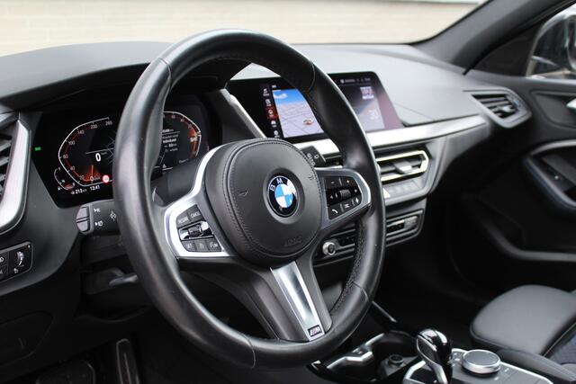 BMW 1-SERIE 118i Business Edition | M-Sport | Origin NL | Camera | Trekhaak | Navigatie