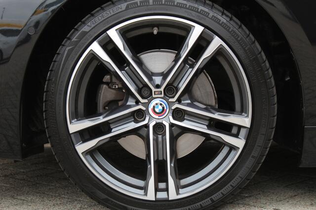 BMW 1-SERIE 118i Business Edition | M-Sport | Origin NL | Camera | Trekhaak | Navigatie