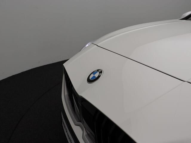 BMW 1-SERIE 120 M Sport Design Edition | Premium Pack | Stuurwielrand Verwarmd | Driving Assistant | Parking Assistant | 18''