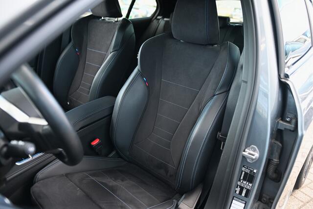 BMW 1-SERIE 120 M Sport Automaat / Sportstoelen / M Adaptief onderstel / Achteruitrijcamera / Getint glas / PDC