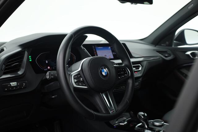 BMW 1-SERIE 128ti 265PK M-Sport Pro | Rijklaar! | Dig. Cockpit | HUD | Harman/Kardon | Adapt. Cruise | Dodehoek | Leder/Alcantara | Stoelverw. | Camera+PDC | Sfeerverl. | NAV+App.Connect | LED | DAB | Climate V