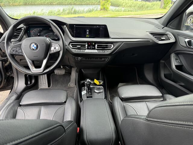 BMW 1-SERIE 118i Business Edition Plus ** Automaat ** Leder ** Carplay ** Stoelverwarming Alarm klasse 3 ** NL auto ** NAP!!