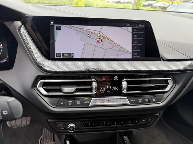 BMW 1-SERIE 118i Business Edition Plus ** Automaat ** Leder ** Carplay ** Stoelverwarming Alarm klasse 3 ** NL auto ** NAP!!