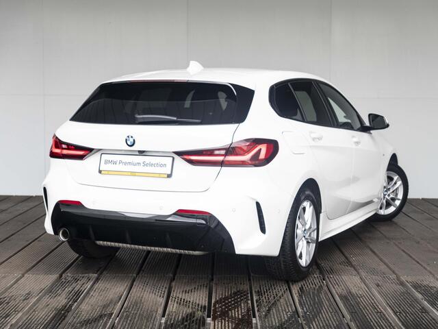 BMW 1-SERIE 118i | M Sportpakket | 17 inch | Parking Assistant | M Sport Steering | Achteruitrijcamera | Sportstoelen | Cruise Control