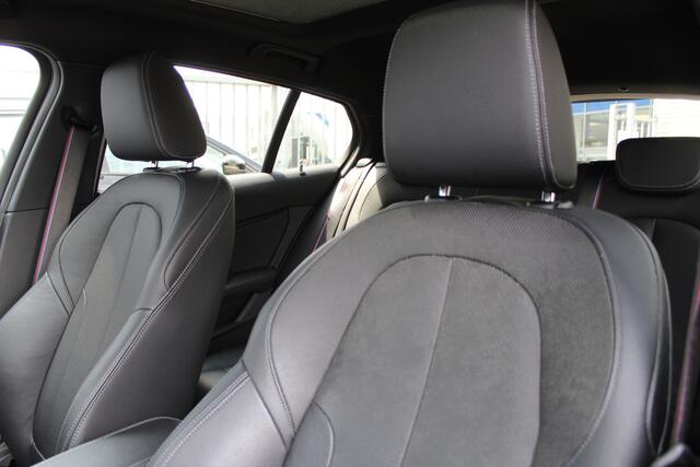 BMW 1-SERIE 118i High Executive M-Sport Plus | Shadow Line | Panoramadak | Leder | Active Cruise
