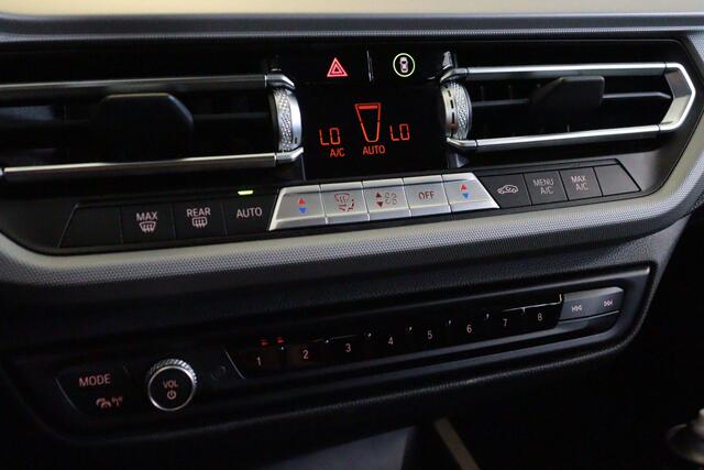 BMW 1-SERIE 118i Business Edition Automaat | NAVI | CLIMA | PDC V+A | CRUISE | VIRTUAL COCKPIT |