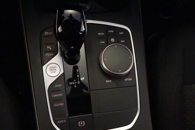 BMW 1-SERIE 118i Business Edition Automaat | NAVI | CLIMA | PDC V+A | CRUISE | VIRTUAL COCKPIT |